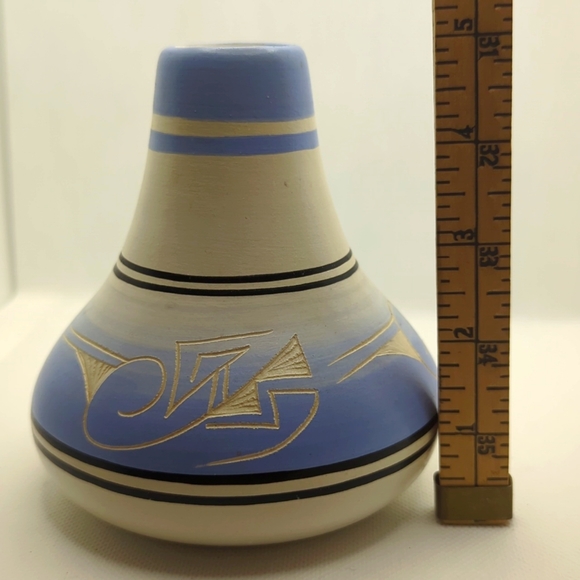 Navajo Pottery - signed by artist - Picture 8 of 8